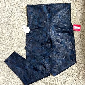 SPANX Booty Boost printed 7/8 Navy Reptile leggings